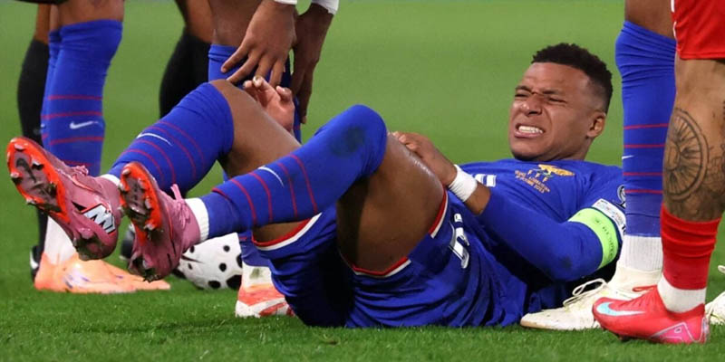 Real Madrid chịu tổn thất lớn khi Mbappe rút lui khỏi ĐT Pháp 1 Mbappe gặp chấn thương khiến Real Madrid gặp họa