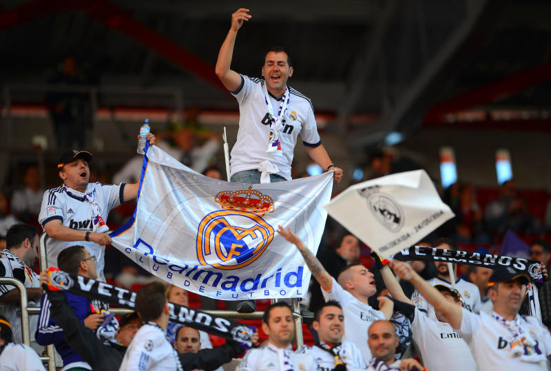 Real Madrid Yêu Cầu UEFA Bồi Thường 4,5 Tỷ Euro Vì Sự Sụp Đổ Của Super League 3 Fan Real Madrid chia phe trước vụ kiện UEF