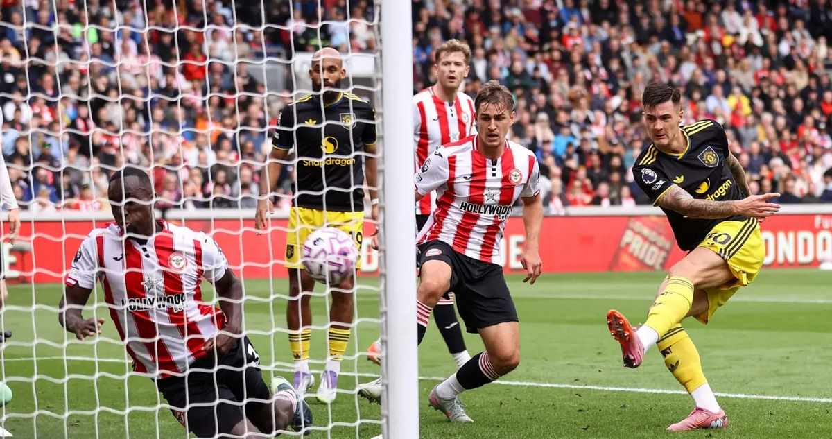 Soi Kèo Manchester United Vs Brentford 02h00 28/04 - Vòng 34 Premier League 1 Đánh giá phong độ gần đây của hai câu lạc bộ