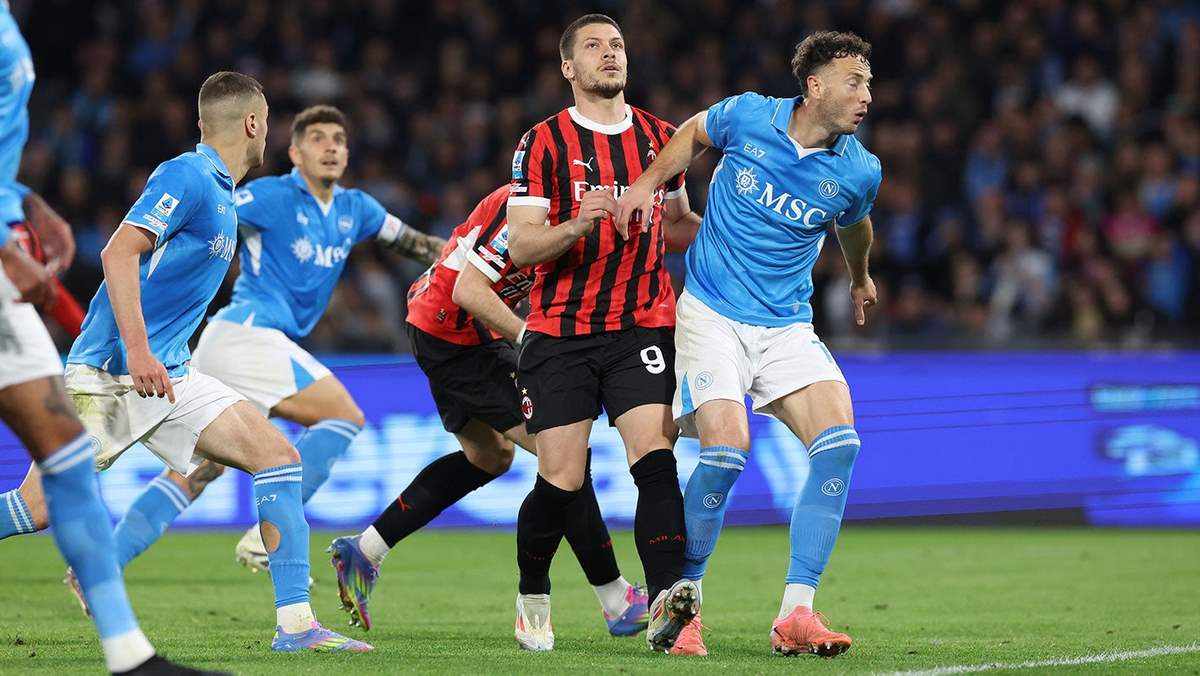 Soi Kèo Napoli Vs AC Milan 01h45 Ngày 07/04 - Giải VĐQG Ý 2025/26 1 Đánh giá phong độ hai đội Napoli và AC Milan